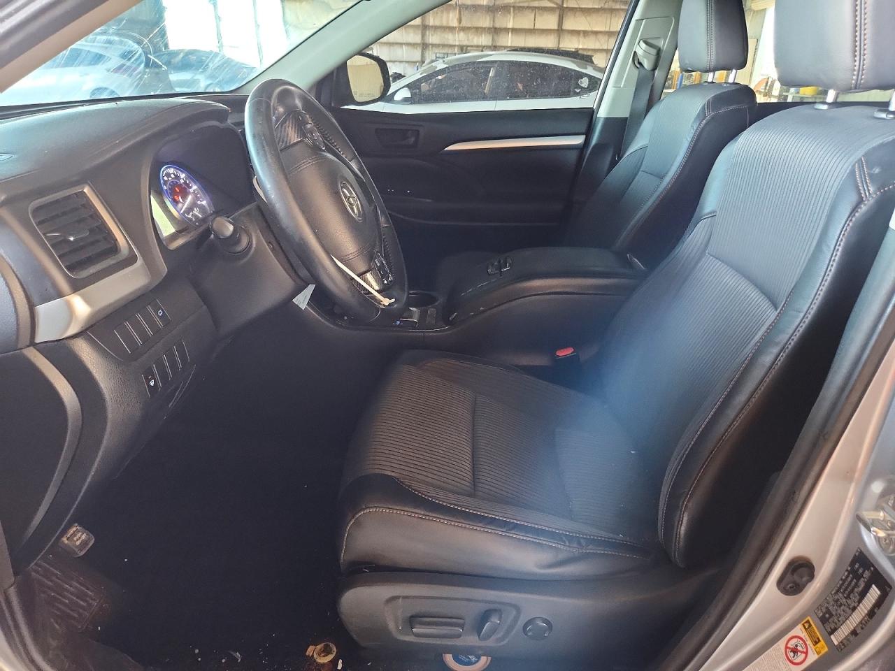 2015 Toyota Highlander Le Plus Silver vin: 5TDZKRFH6FS082602