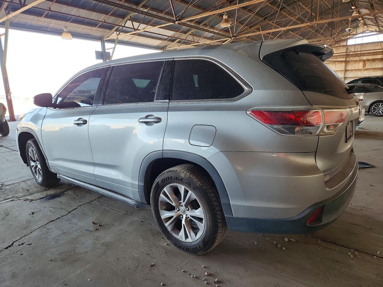 2015 Toyota Highlander Le Plus Silver vin: 5TDZKRFH6FS082602
