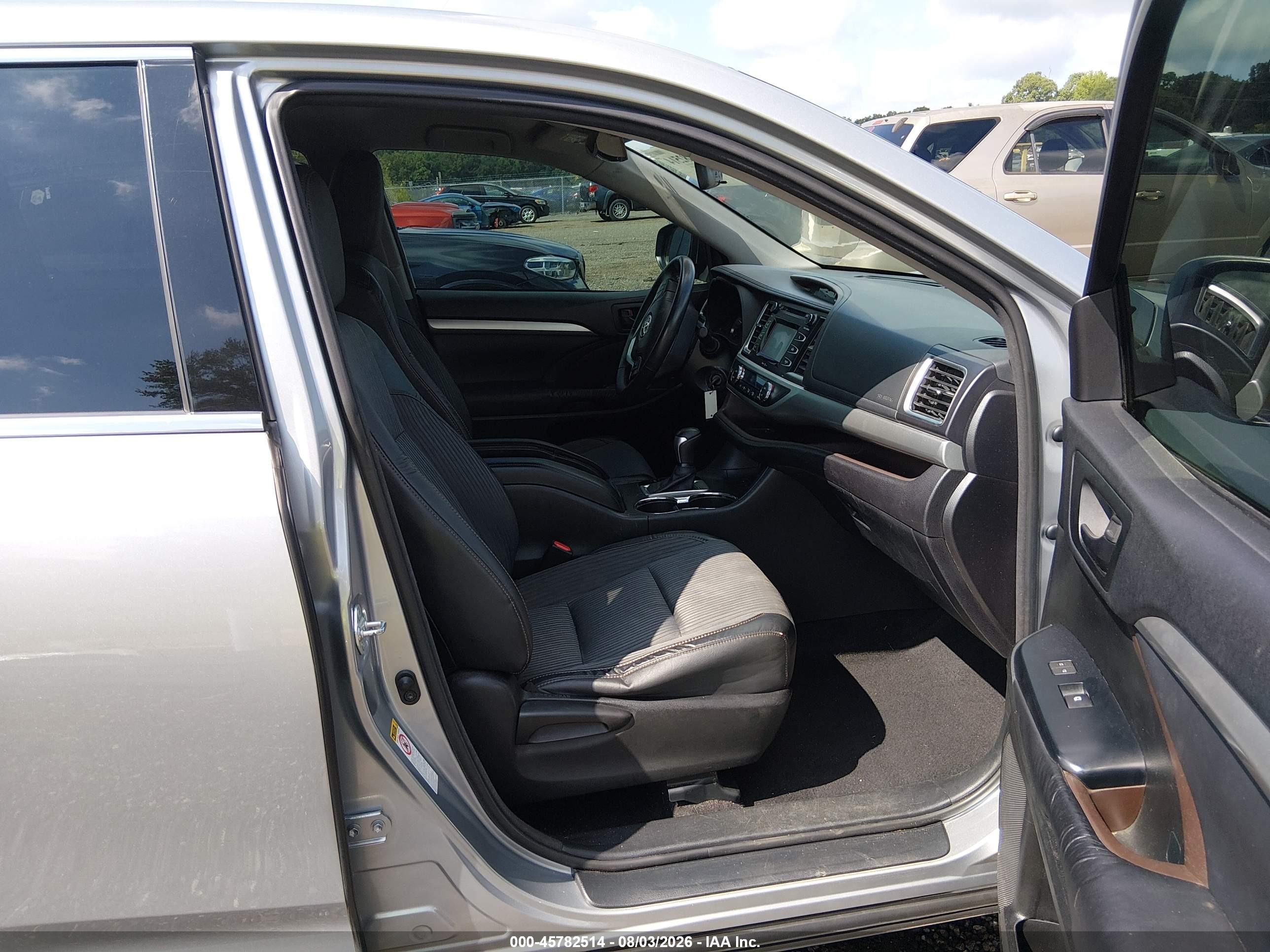 2015 Toyota Highlander Le Plus V6 Silver vin: 5TDZKRFH6FS115260