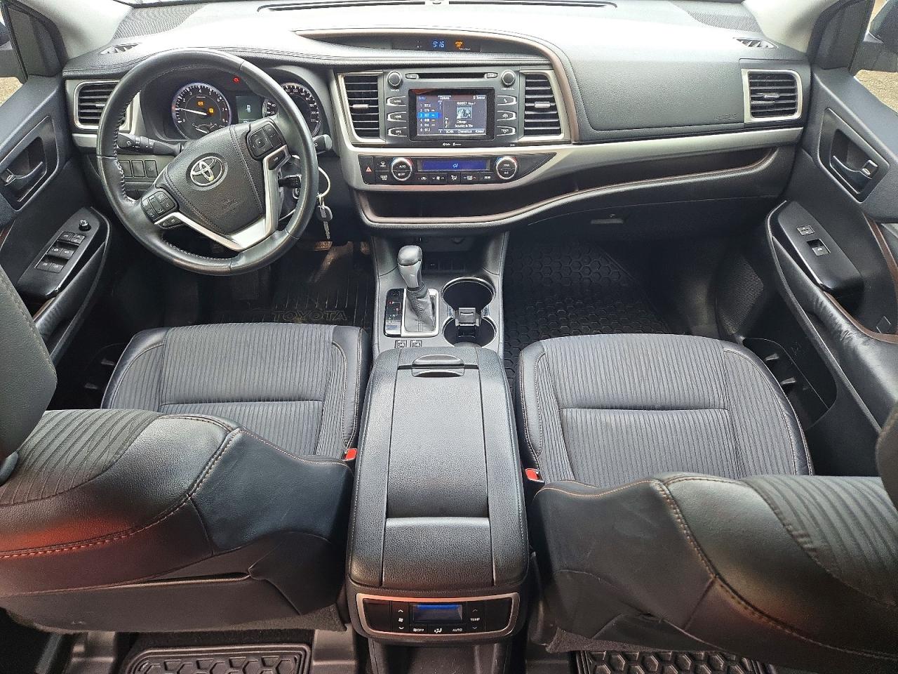 2014 Toyota Highlander Le White vin: 5TDZKRFH7ES012556