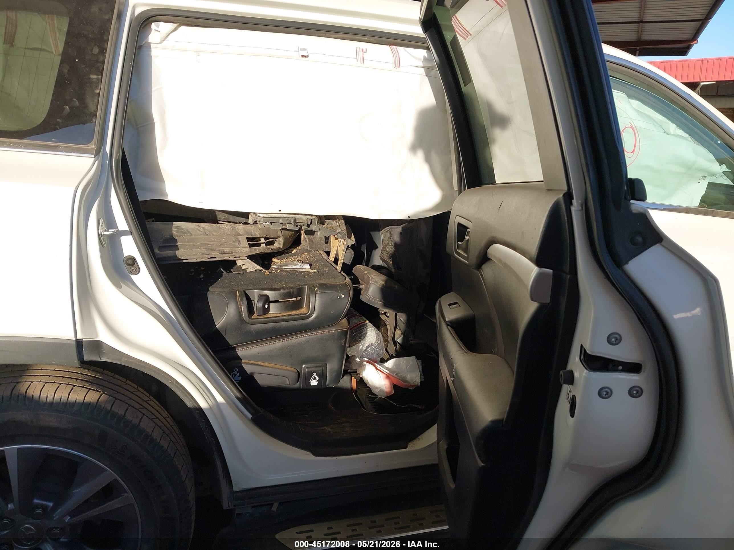 2015 Toyota Highlander Le Plus V6 White vin: 5TDZKRFH7FS098825