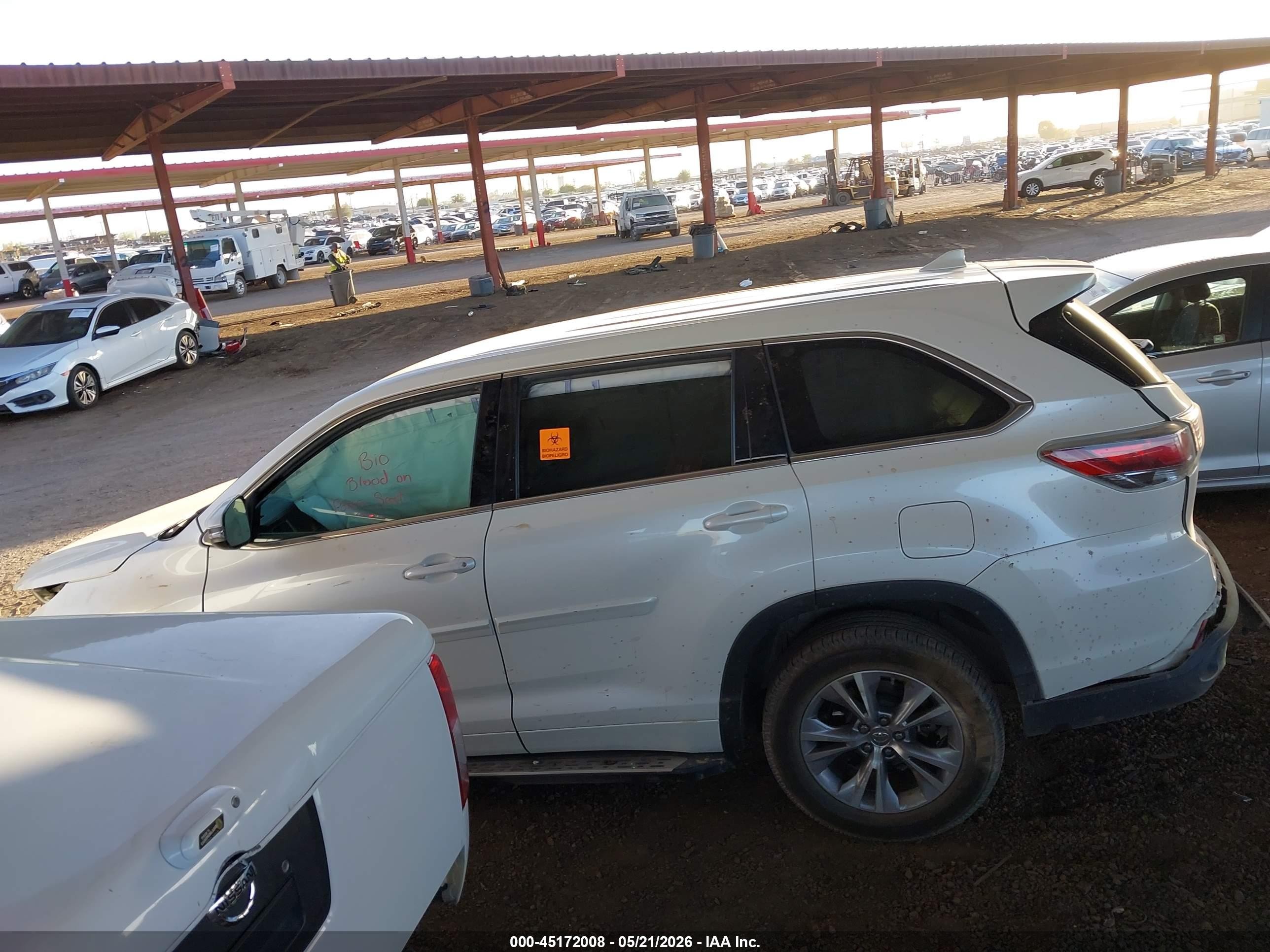 2015 Toyota Highlander Le Plus V6 White vin: 5TDZKRFH7FS098825