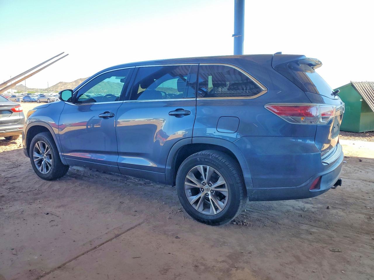 2014 Toyota Highlander Le Plus Blue vin: 5TDZKRFH8ES034789