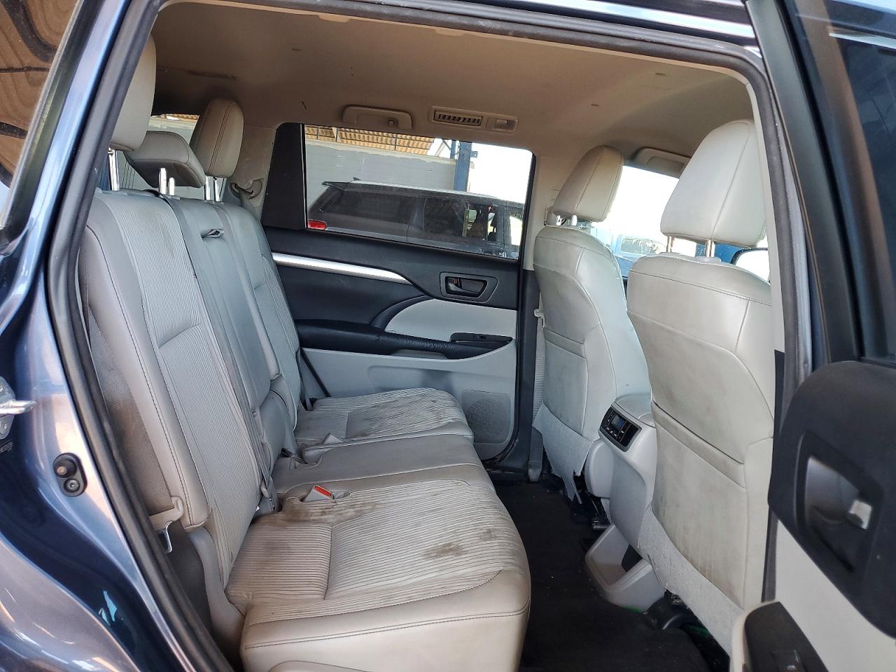 2014 Toyota Highlander Le Plus Blue vin: 5TDZKRFH8ES034789
