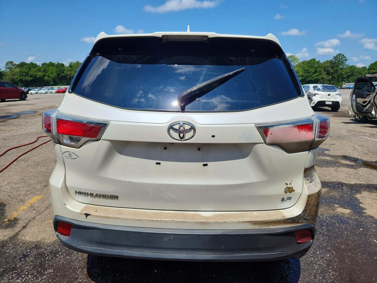 2015 Toyota Highlander Le Plus White vin: 5TDZKRFH8FS047303
