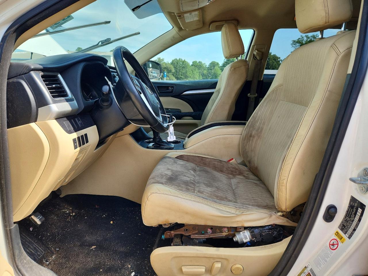 2015 Toyota Highlander Le Plus White vin: 5TDZKRFH8FS047303