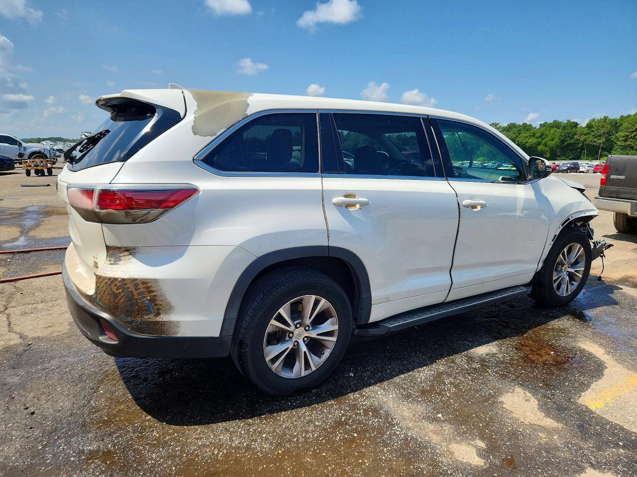 2015 Toyota Highlander Le Plus White vin: 5TDZKRFH8FS047303