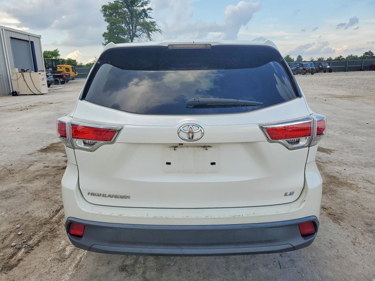 2015 Toyota Highlander Le White vin: 5TDZKRFH8FS055773