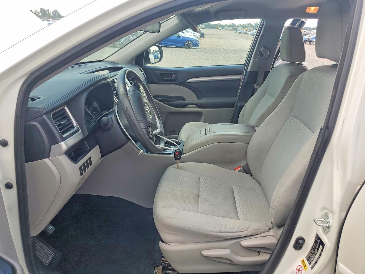 2015 Toyota Highlander Le White vin: 5TDZKRFH8FS055773