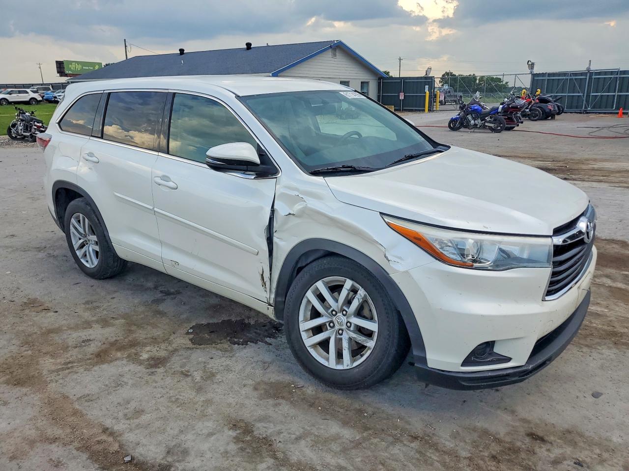 2015 Toyota Highlander Le White vin: 5TDZKRFH8FS055773