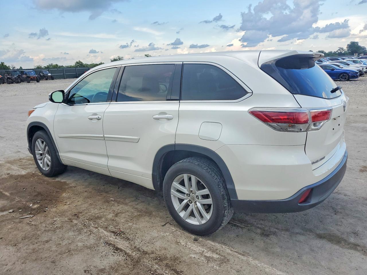 2015 Toyota Highlander Le White vin: 5TDZKRFH8FS055773