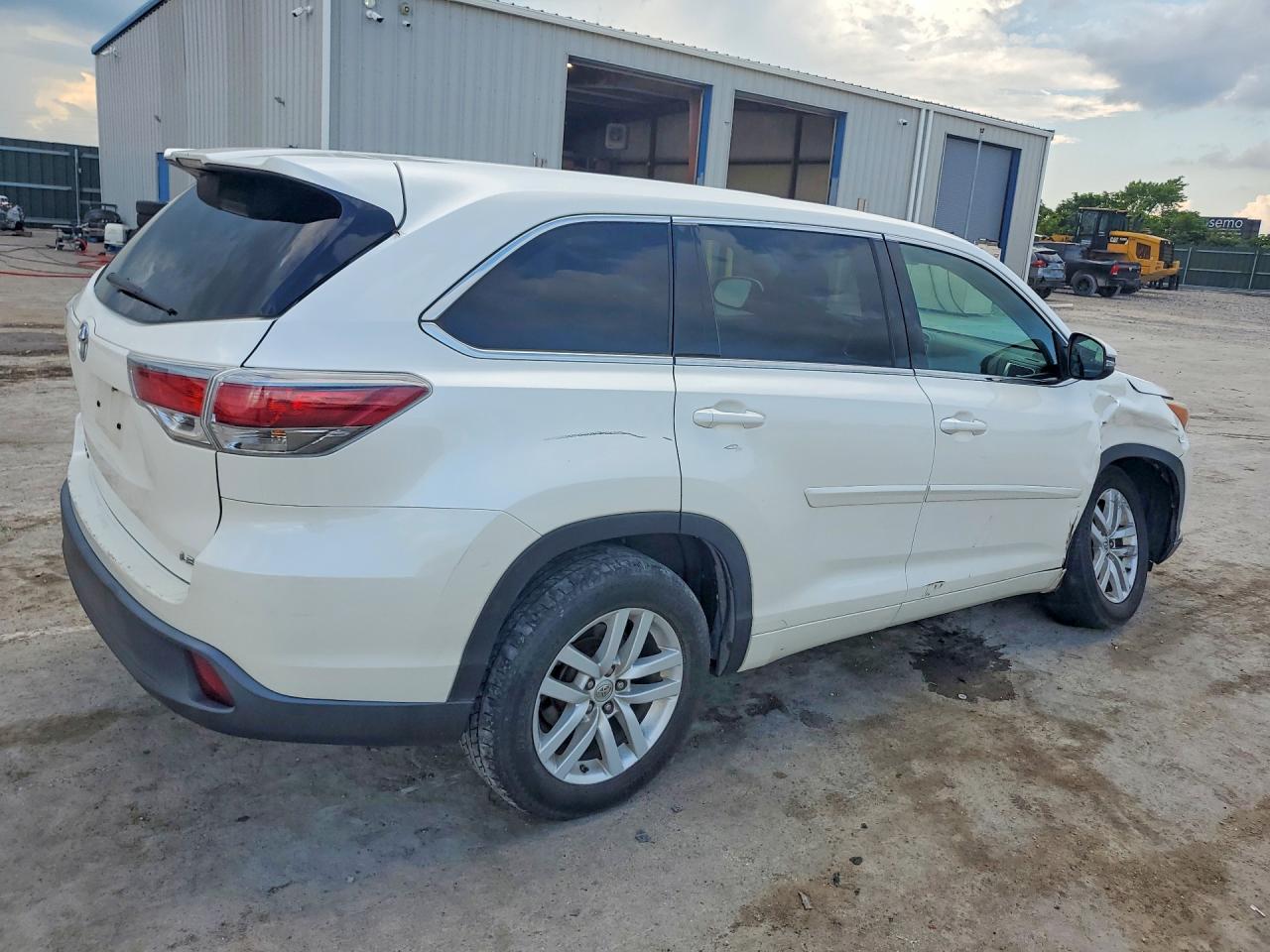 2015 Toyota Highlander Le White vin: 5TDZKRFH8FS055773