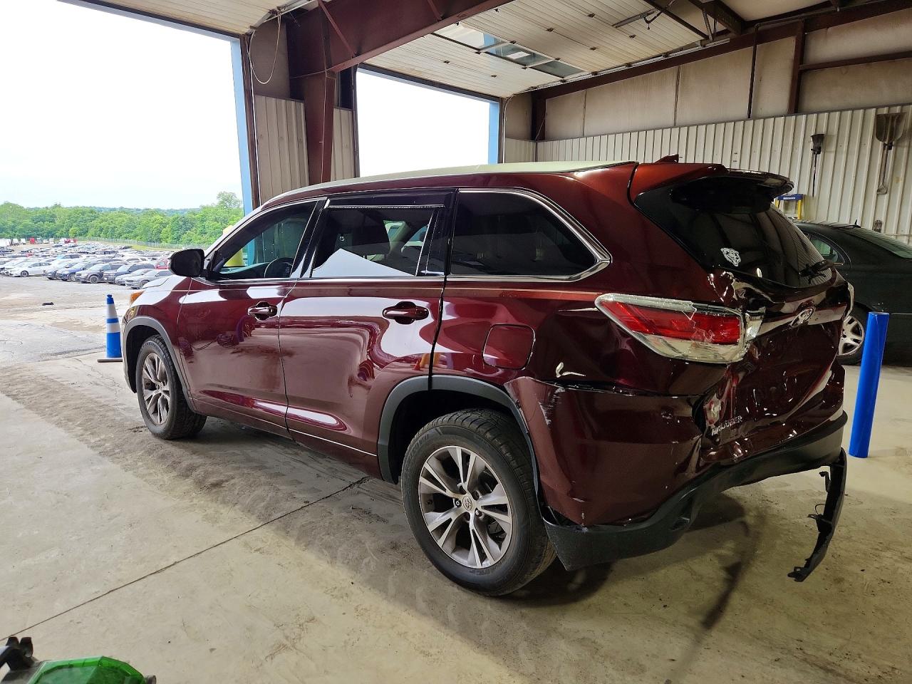 2015 Toyota Highlander Le Plus Burgundy vin: 5TDZKRFH8FS077434