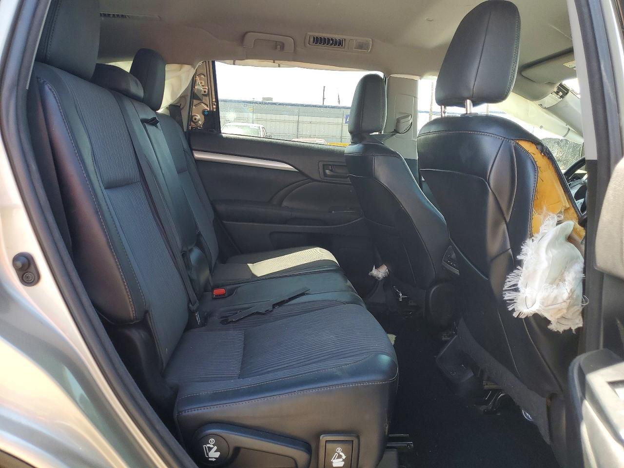 2015 Toyota Highlander Le Plus Gold vin: 5TDZKRFH8FS114790