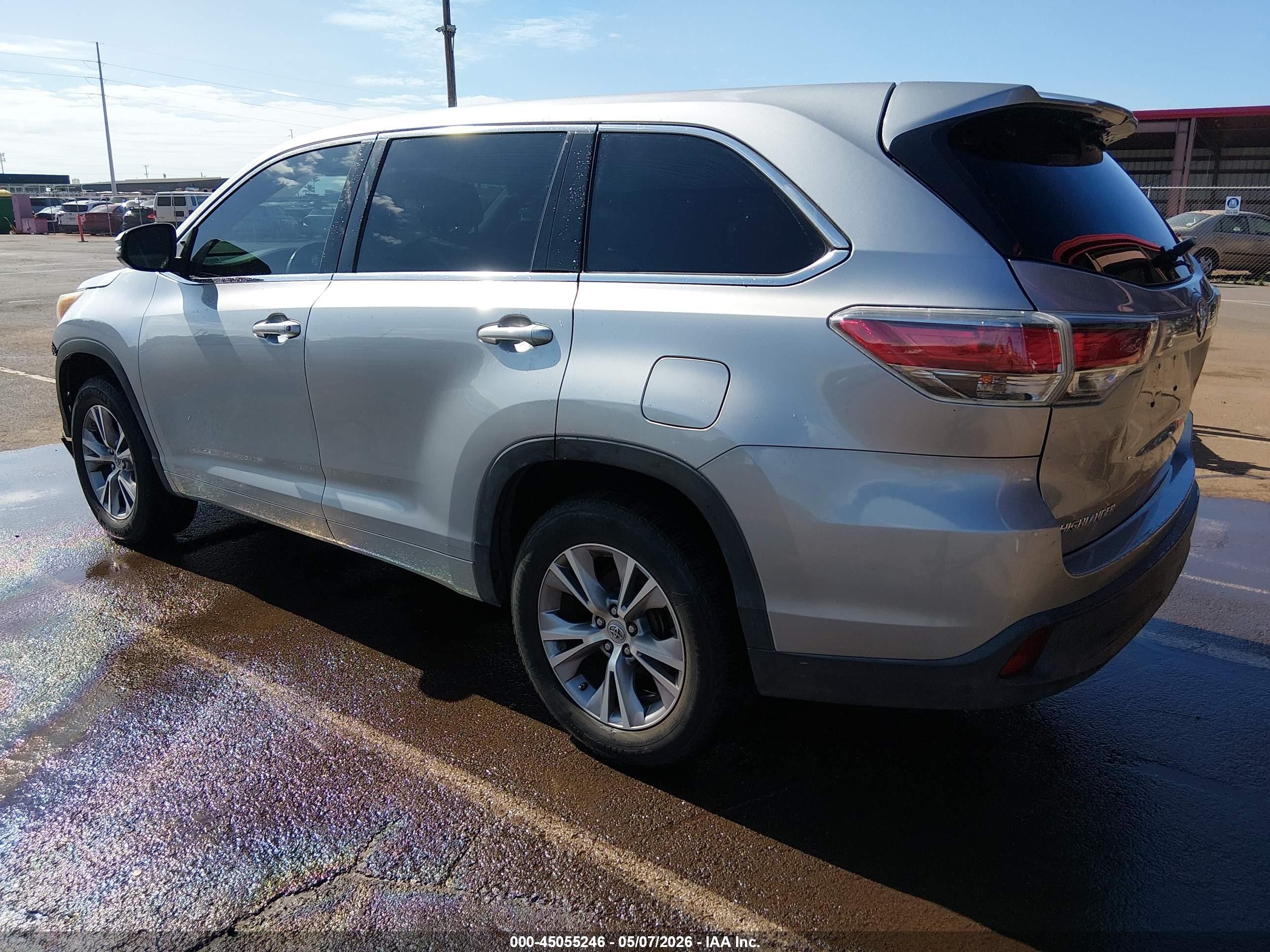 2015 Toyota Highlander Le V6 Silver vin: 5TDZKRFH8FS115907