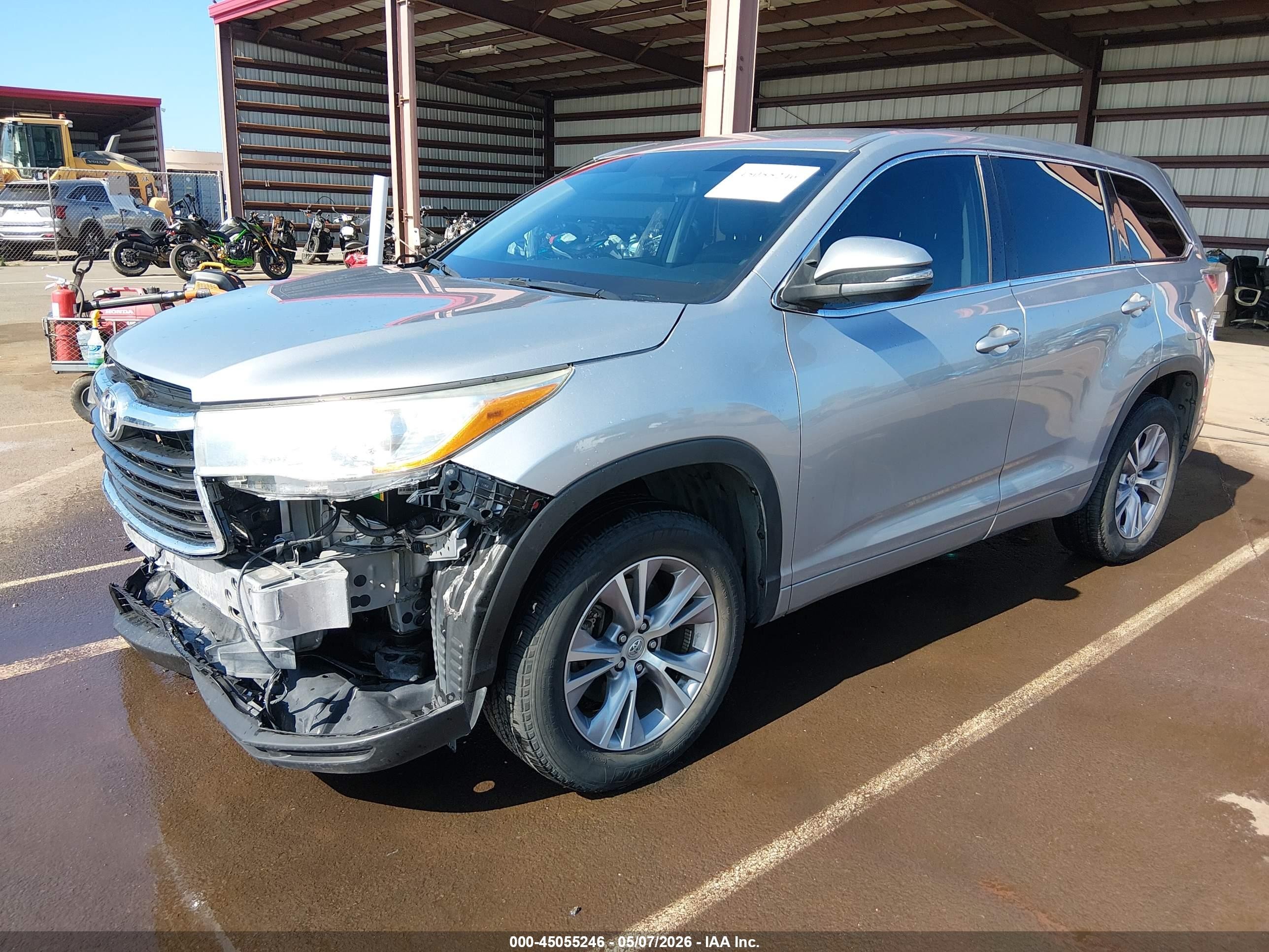 2015 Toyota Highlander Le V6 Silver vin: 5TDZKRFH8FS115907