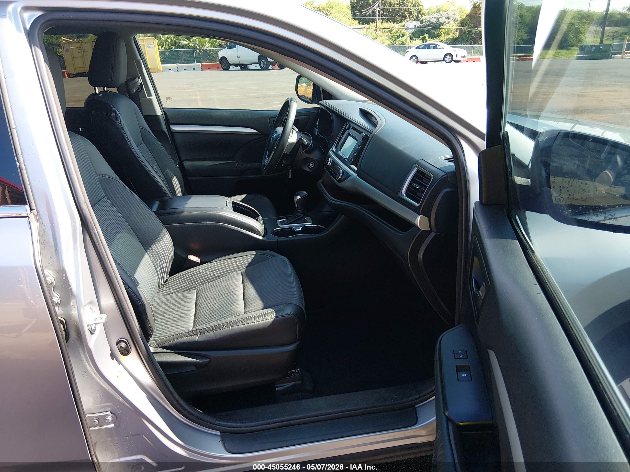 2015 Toyota Highlander Le V6 Silver vin: 5TDZKRFH8FS115907