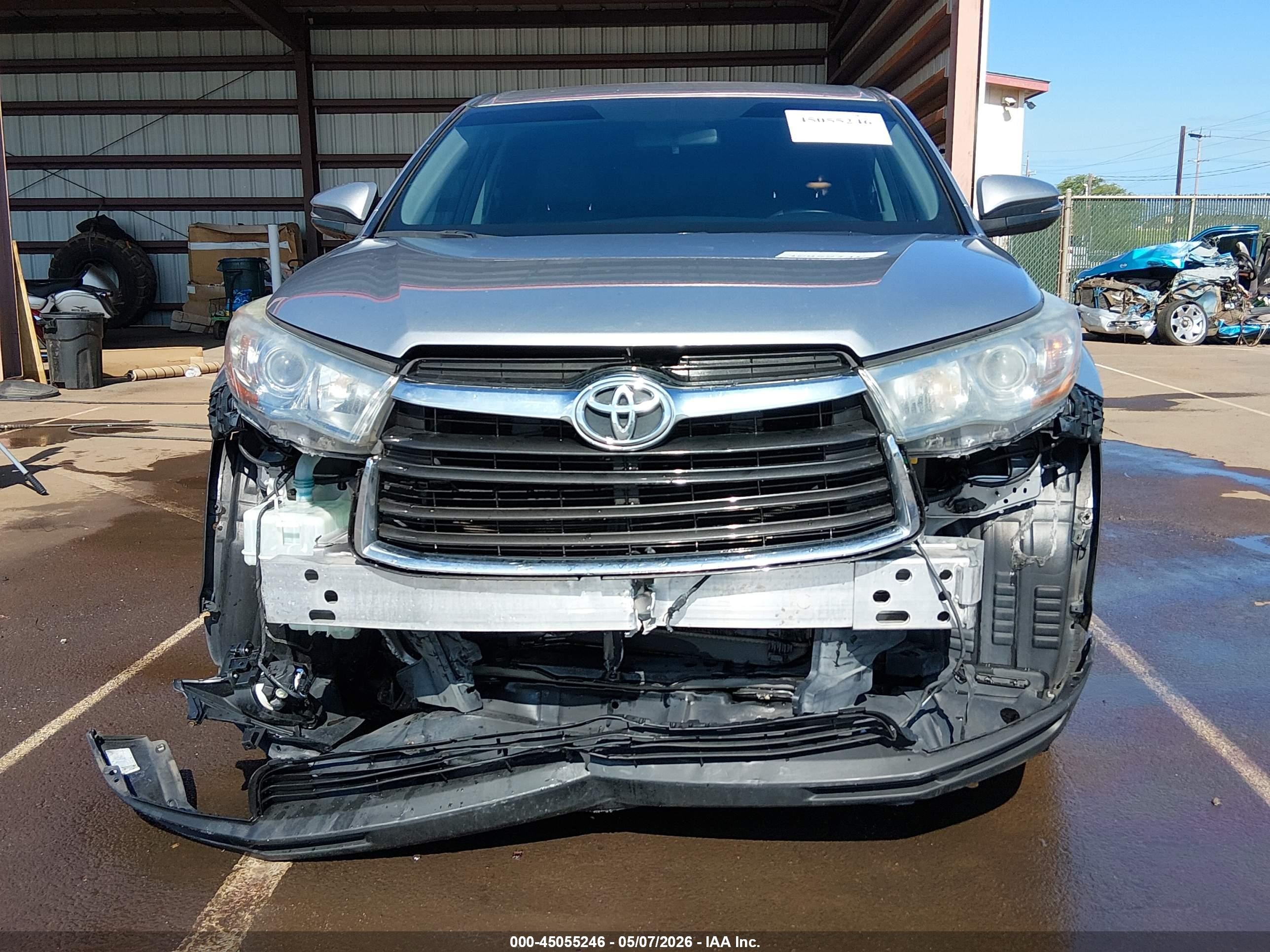 2015 Toyota Highlander Le V6 Silver vin: 5TDZKRFH8FS115907