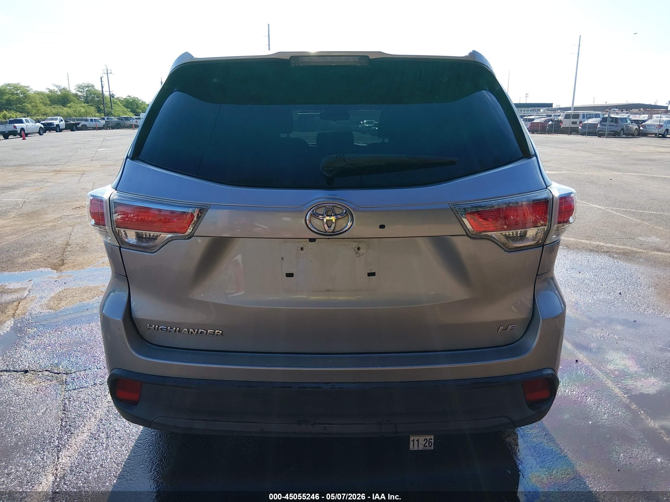 2015 Toyota Highlander Le V6 Silver vin: 5TDZKRFH8FS115907