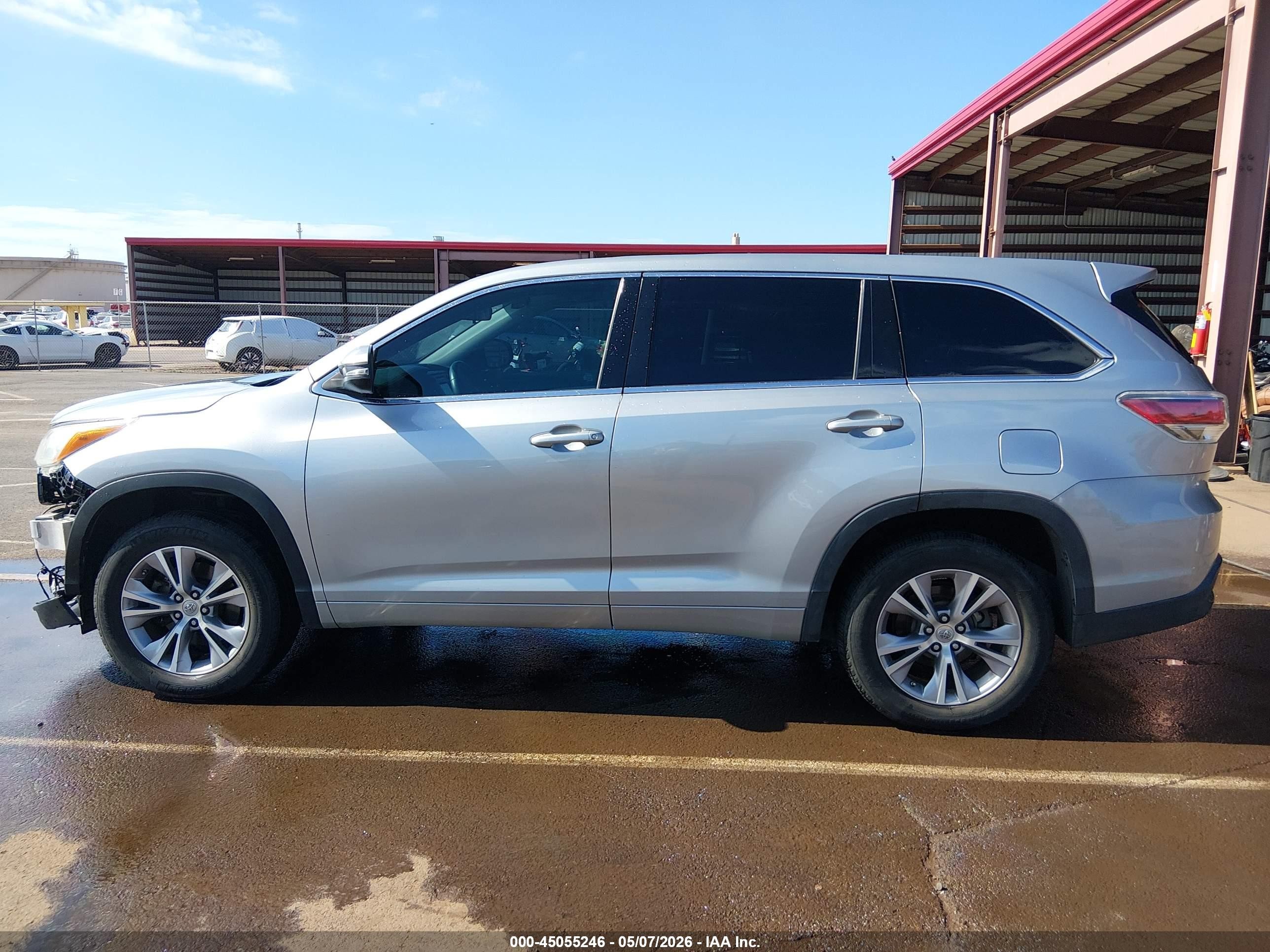 2015 Toyota Highlander Le V6 Silver vin: 5TDZKRFH8FS115907