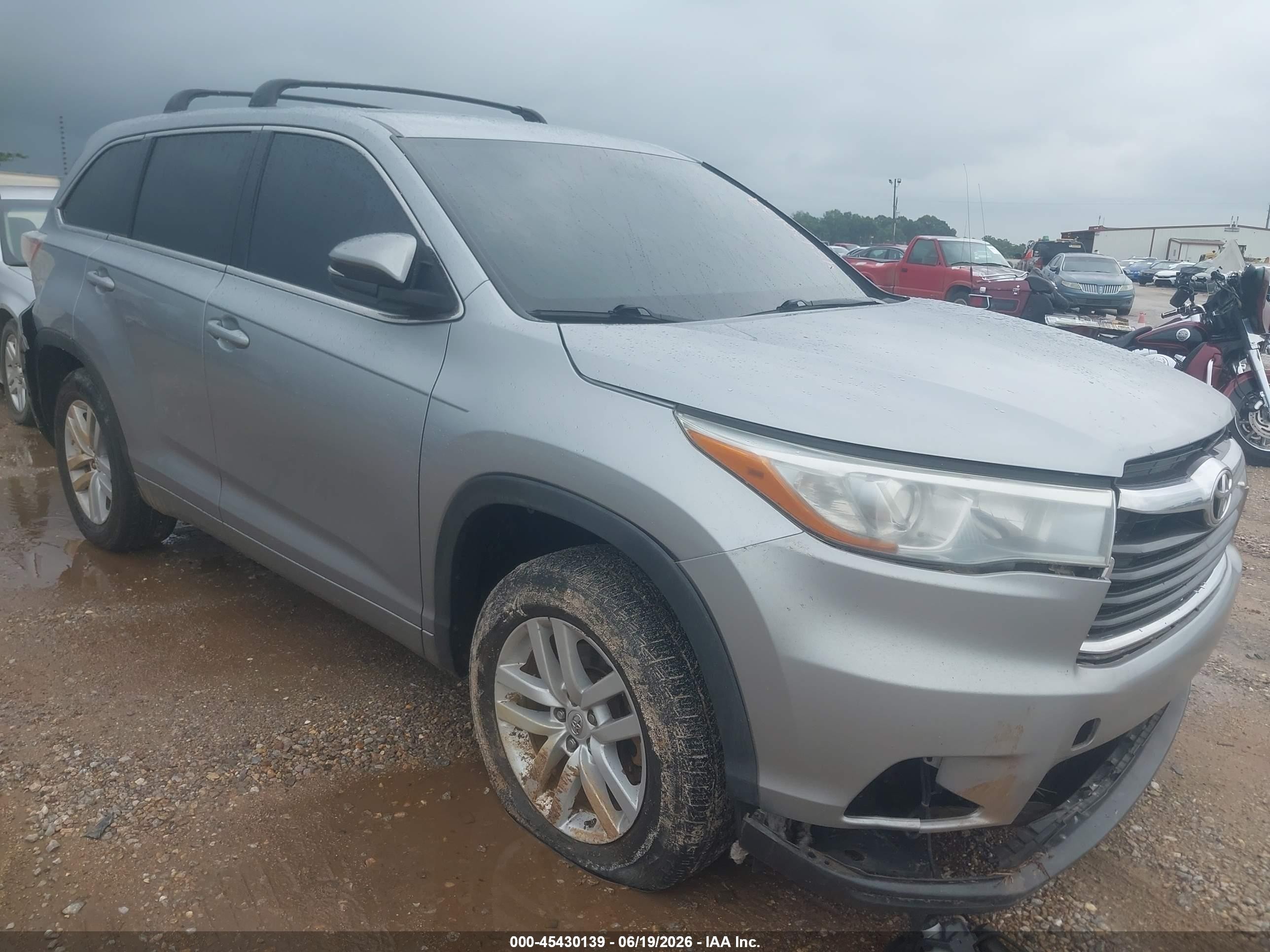 2015 Toyota Highlander Le V6 Silver vin: 5TDZKRFH8FS116507