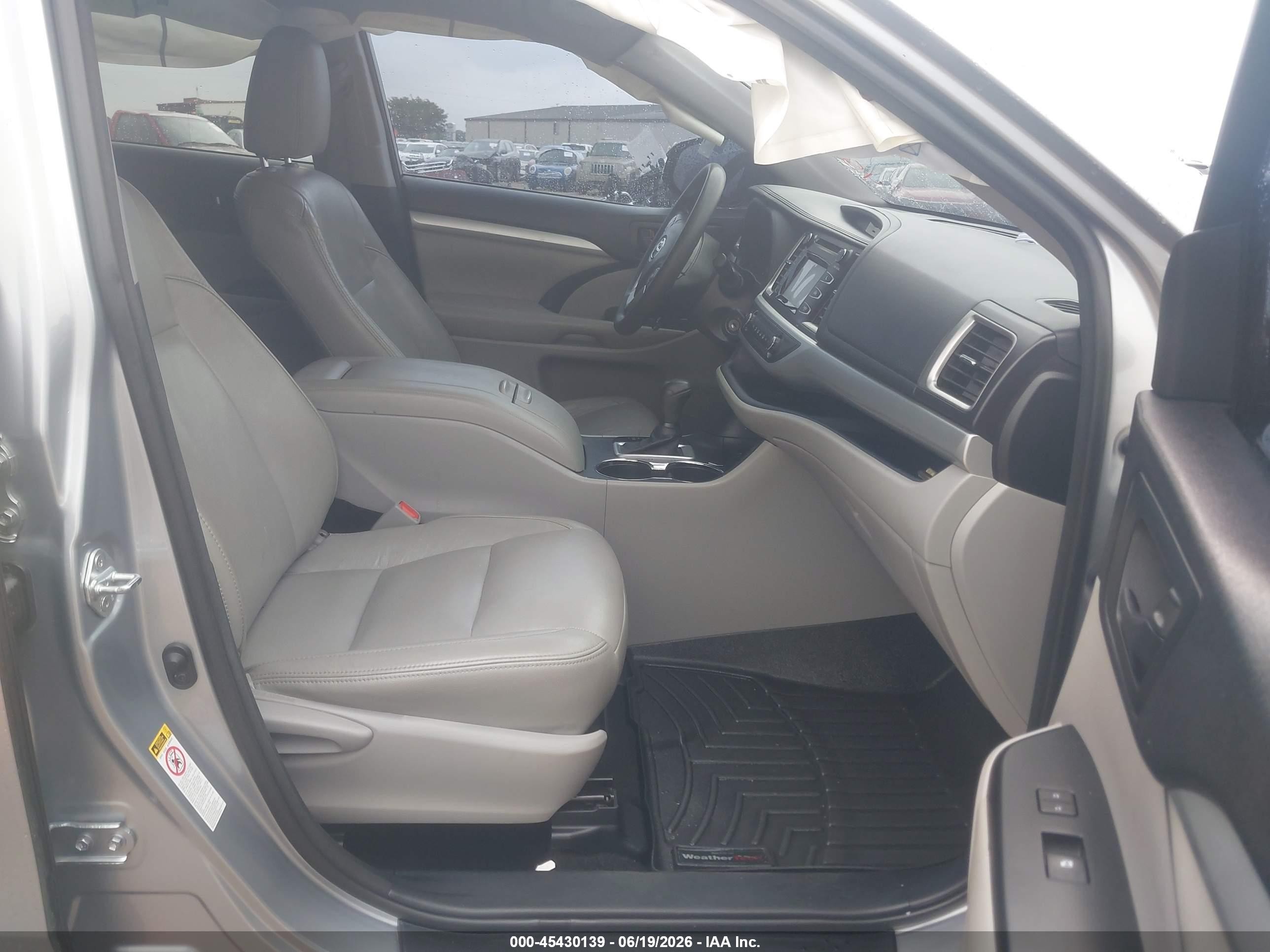 2015 Toyota Highlander Le V6 Silver vin: 5TDZKRFH8FS116507