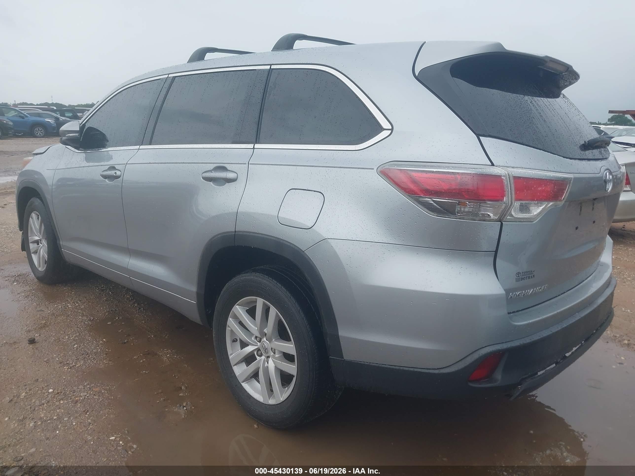 2015 Toyota Highlander Le V6 Silver vin: 5TDZKRFH8FS116507