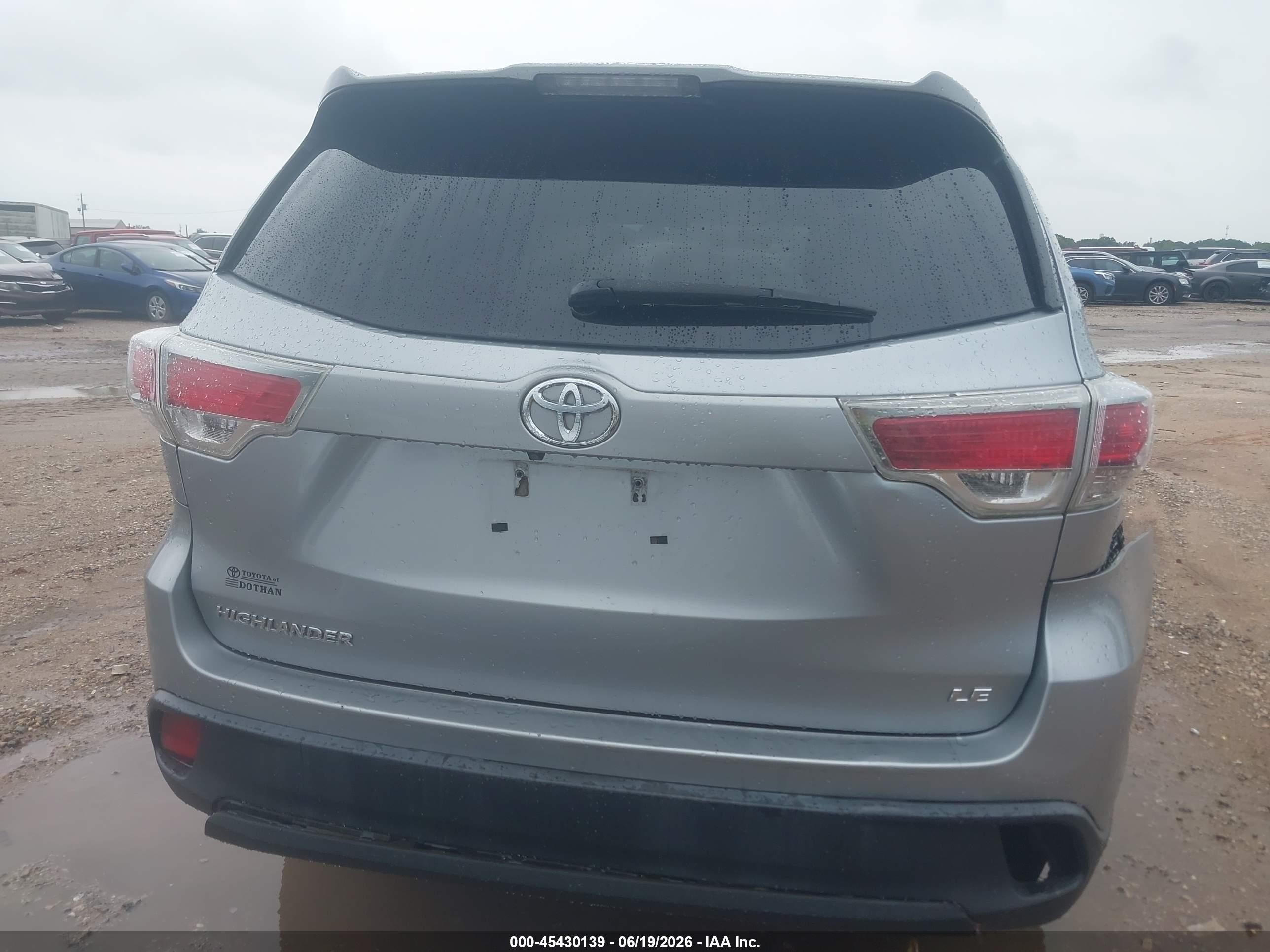 2015 Toyota Highlander Le V6 Silver vin: 5TDZKRFH8FS116507
