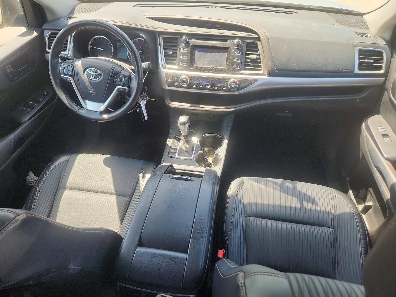 2015 Toyota Highlander Le Plus Серебряный vin: 5TDZKRFH9FS049853