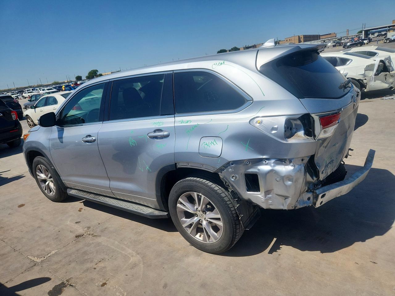 2015 Toyota Highlander Le Plus Серебряный vin: 5TDZKRFH9FS049853