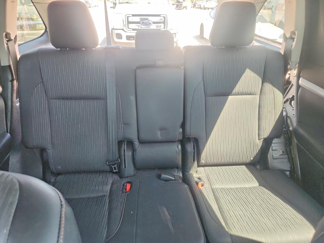 2015 Toyota Highlander Le Plus Серебряный vin: 5TDZKRFH9FS049853
