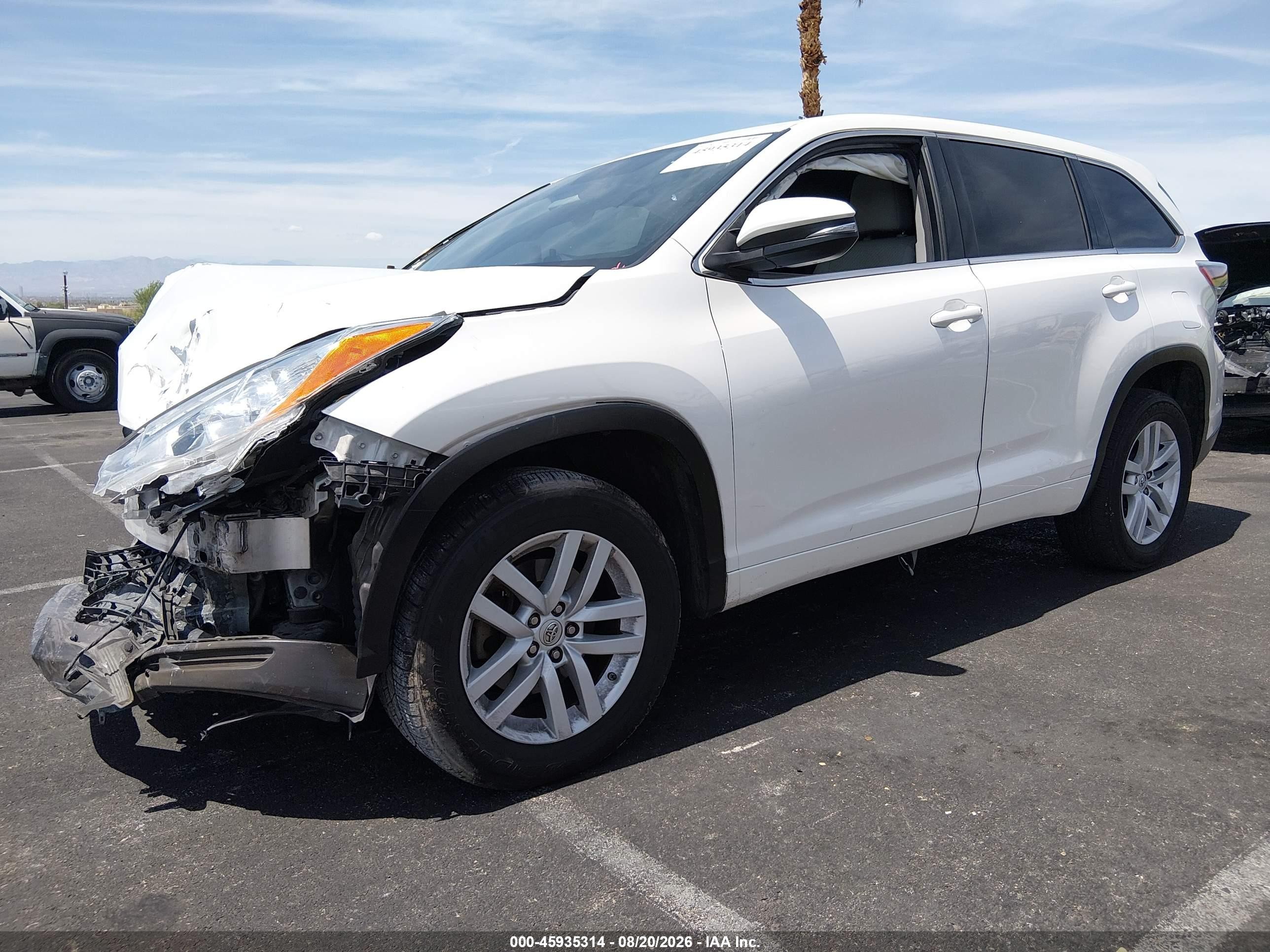 2015 Toyota Highlander Le V6 White vin: 5TDZKRFHXFS089813