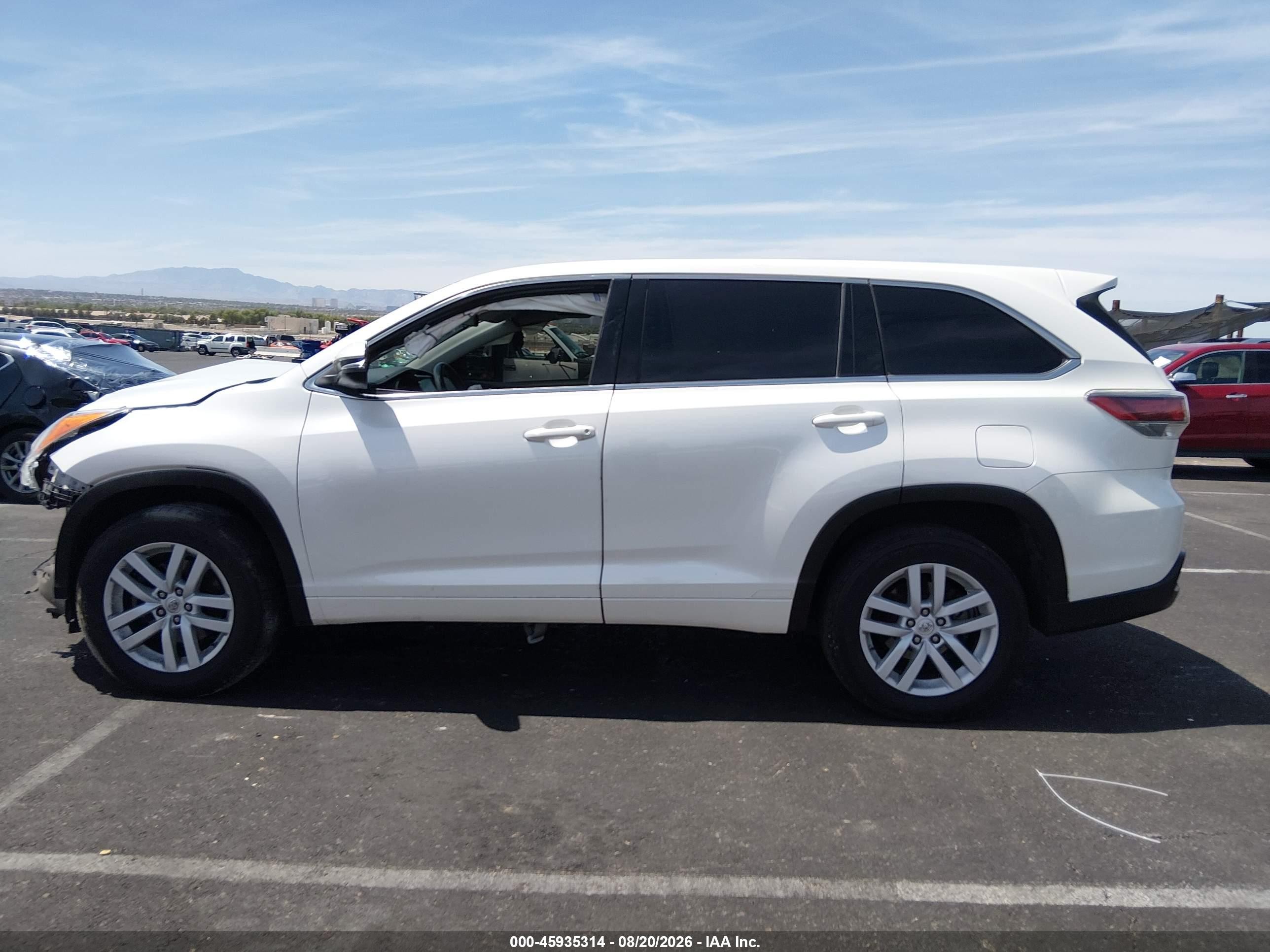 2015 Toyota Highlander Le V6 White vin: 5TDZKRFHXFS089813