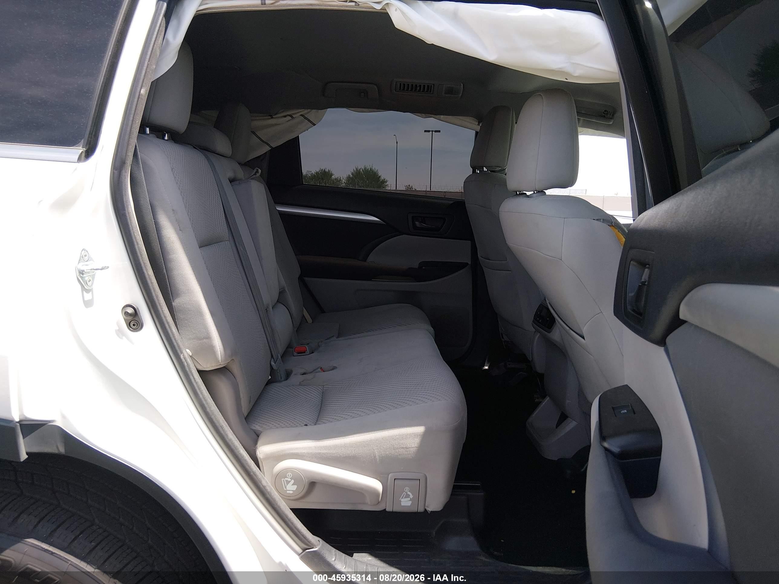 2015 Toyota Highlander Le V6 White vin: 5TDZKRFHXFS089813