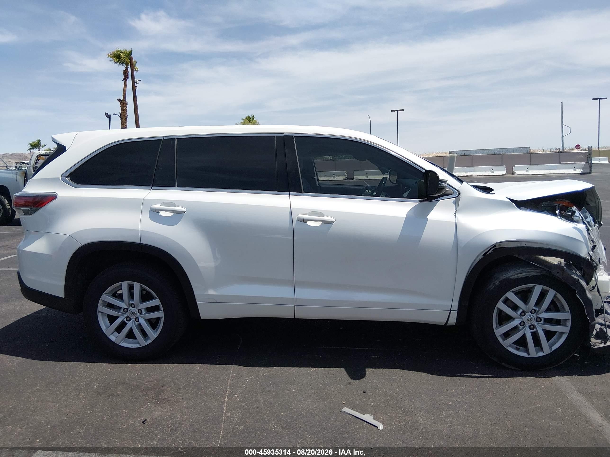 2015 Toyota Highlander Le V6 White vin: 5TDZKRFHXFS089813