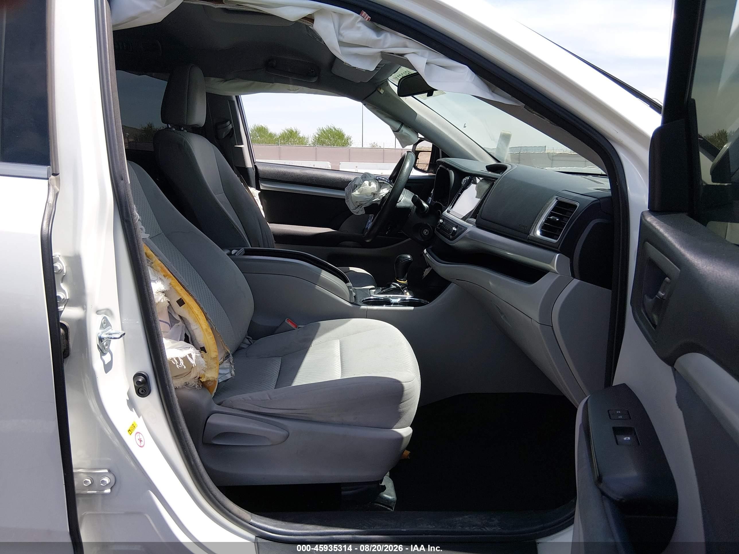 2015 Toyota Highlander Le V6 White vin: 5TDZKRFHXFS089813
