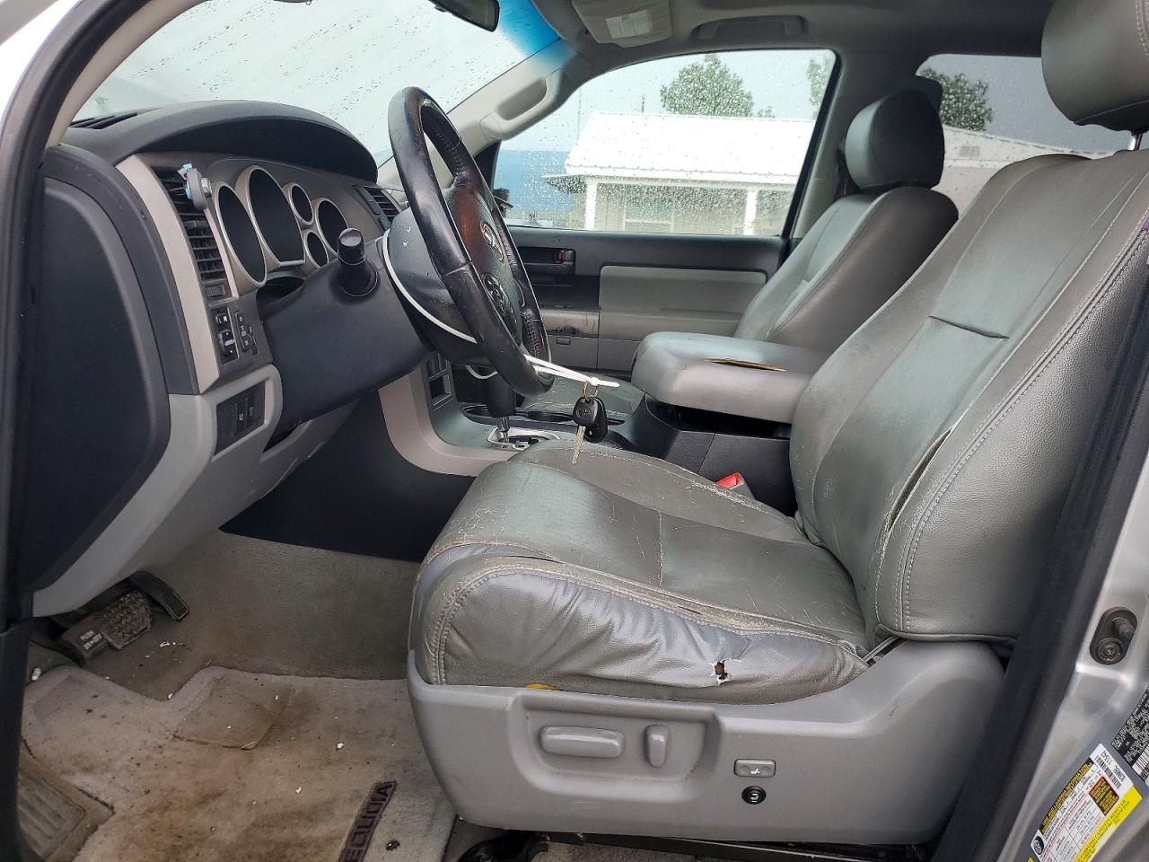 2010 Toyota Sequoia Sr5 Серебряный vin: 5TDZM5G15AS001313