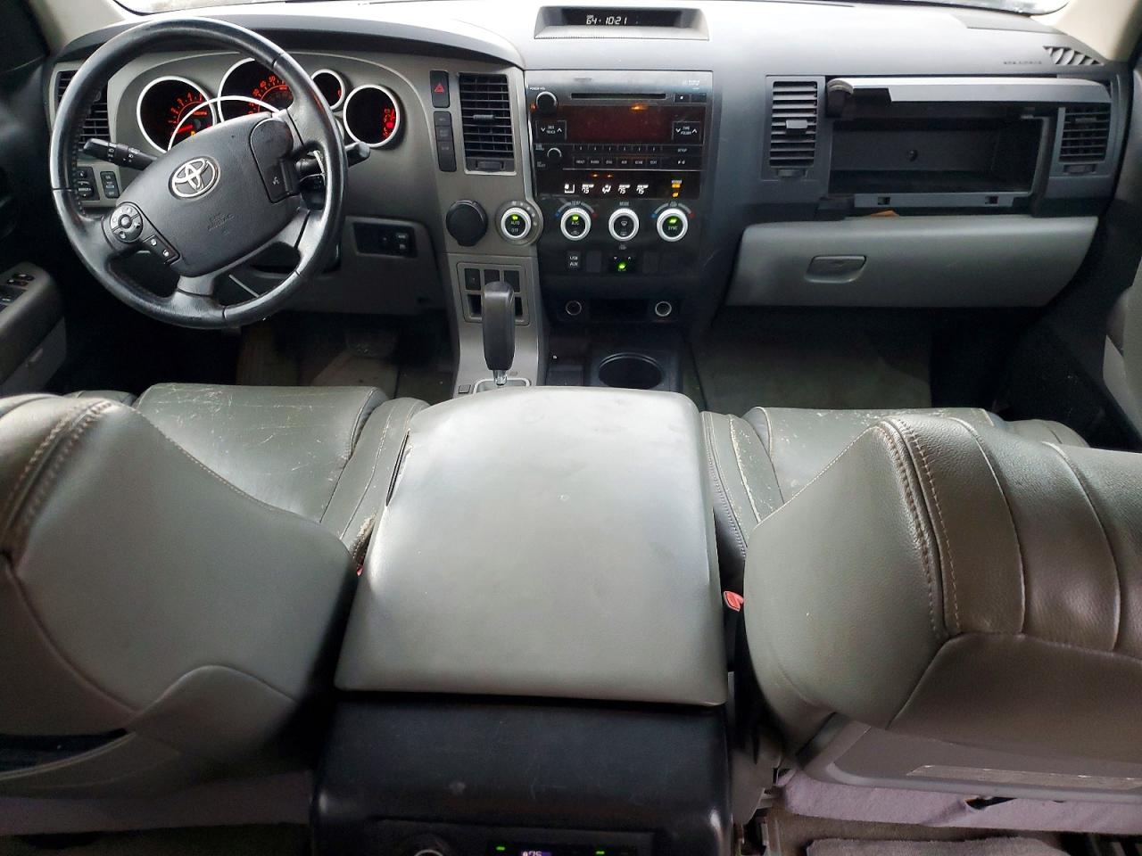 2010 Toyota Sequoia Sr5 Серебряный vin: 5TDZM5G15AS001313