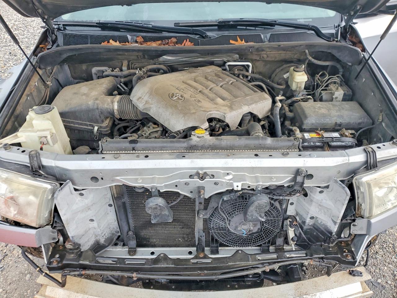 2010 Toyota Sequoia Sr5 Серебряный vin: 5TDZM5G15AS001313