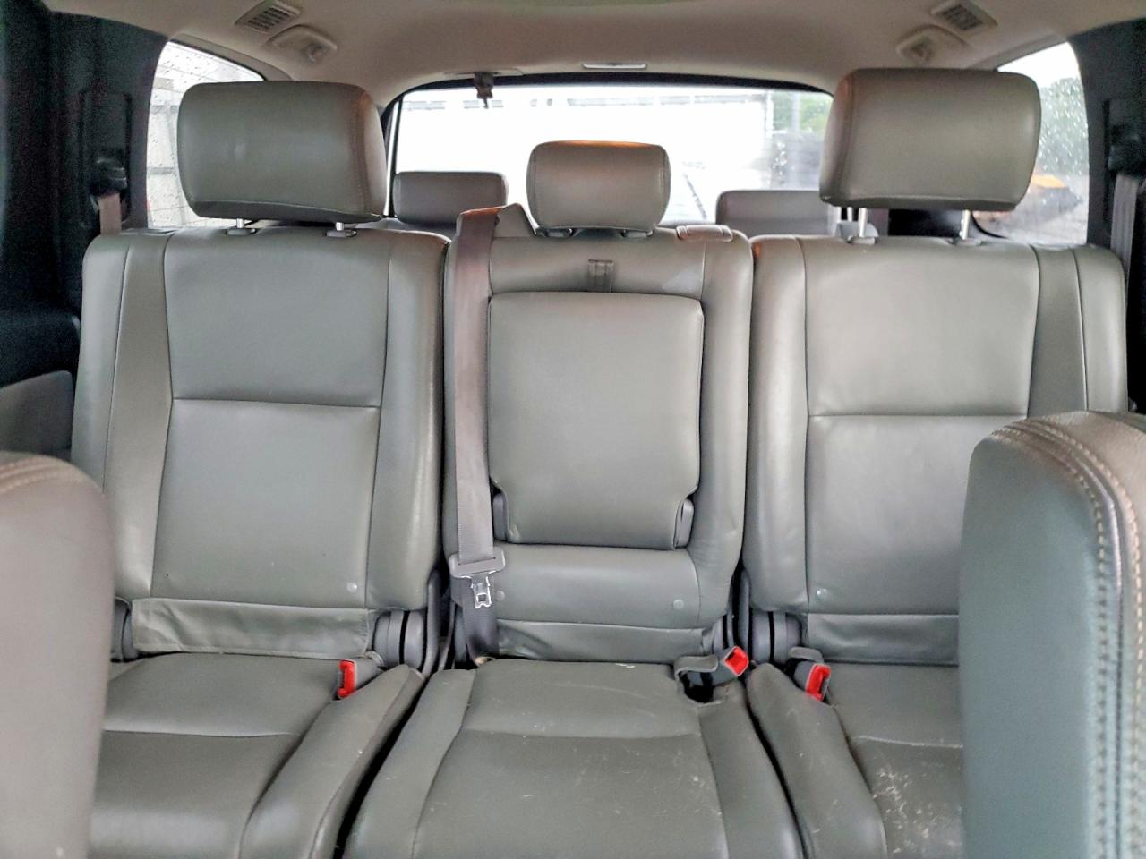 2010 Toyota Sequoia Sr5 Серебряный vin: 5TDZM5G15AS001313