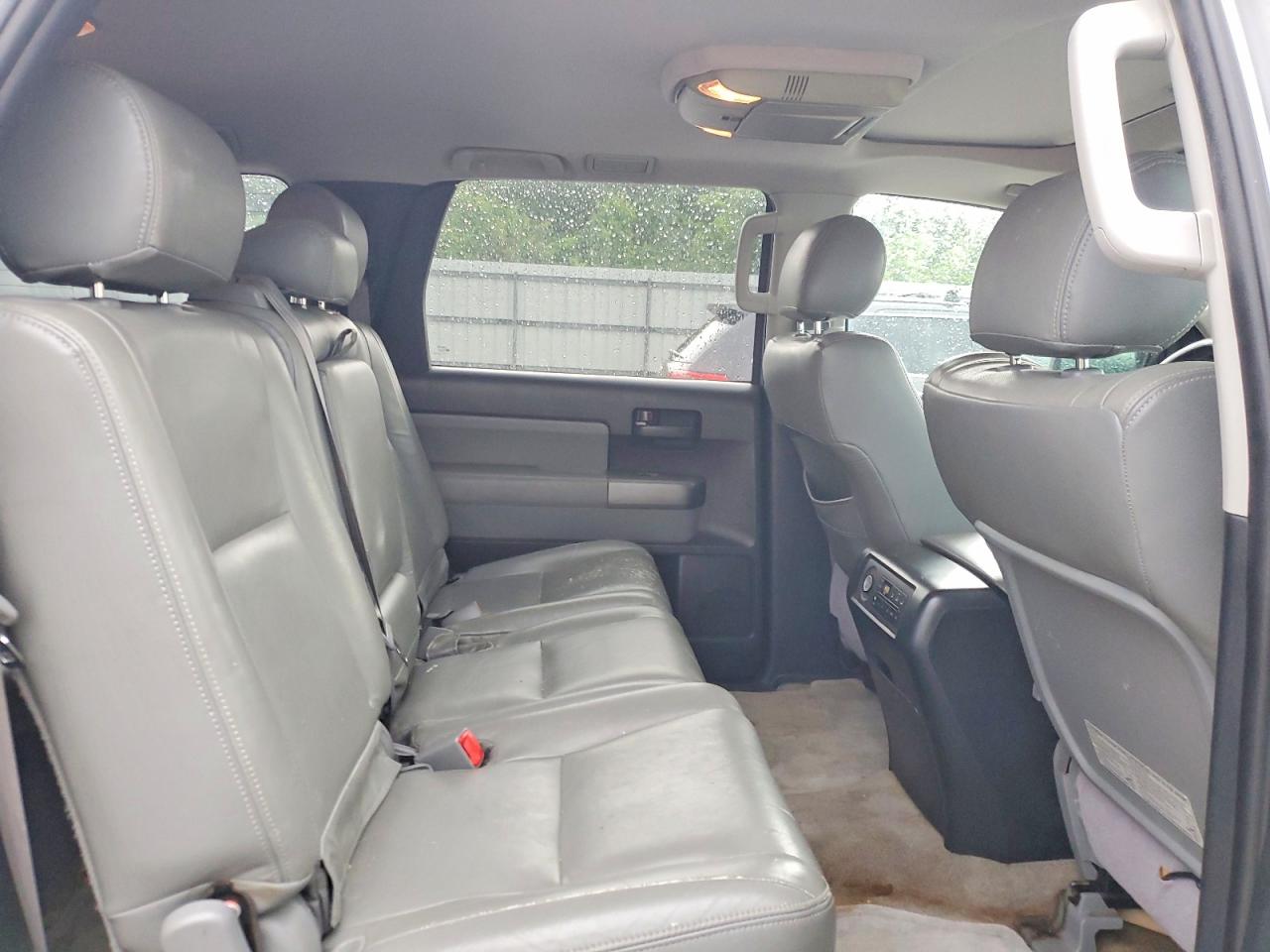 2010 Toyota Sequoia Sr5 Серебряный vin: 5TDZM5G15AS001313