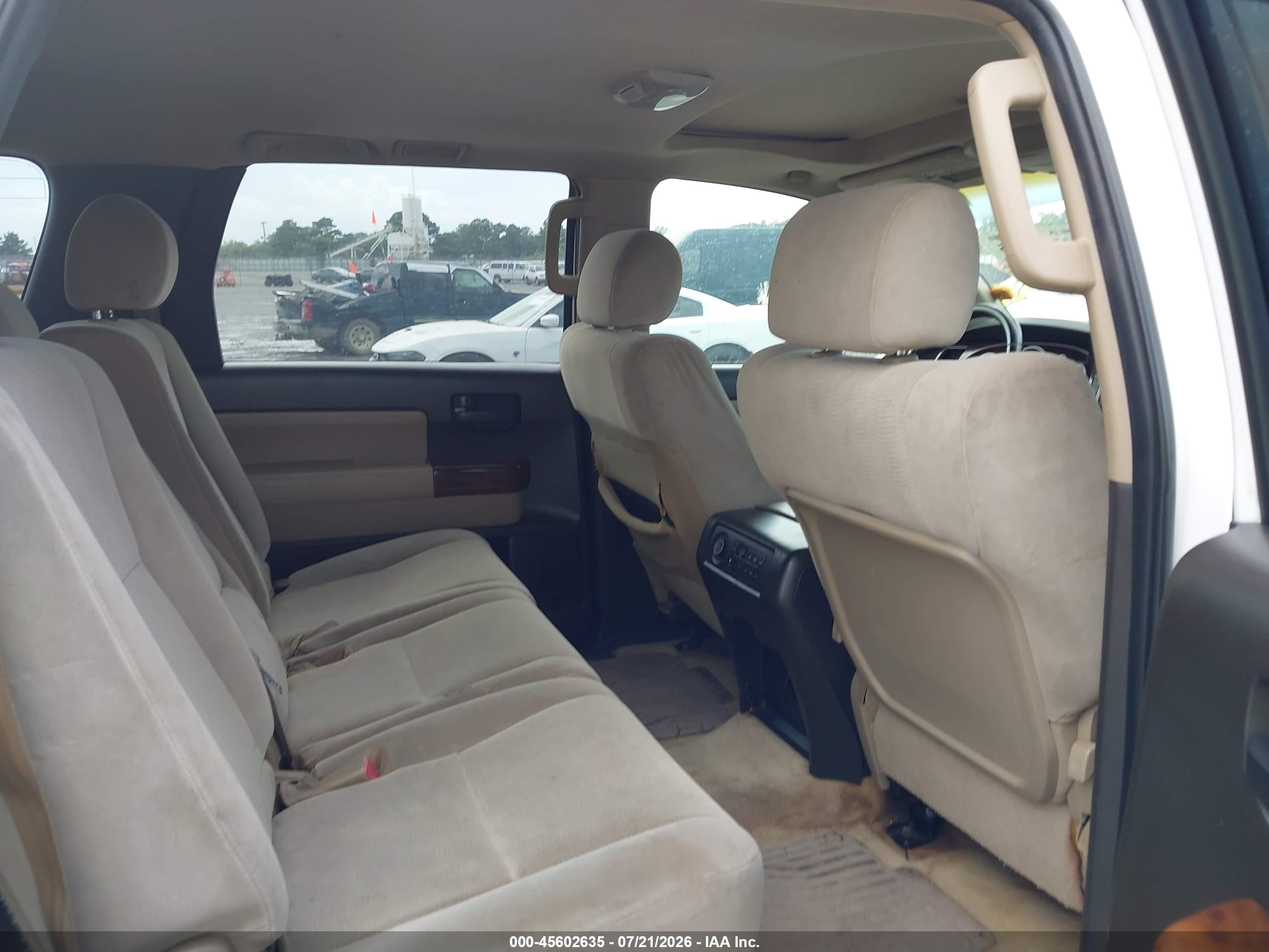2010 Toyota Sequoia Sr5 4.6l V8 White vin: 5TDZM5G15AS001361