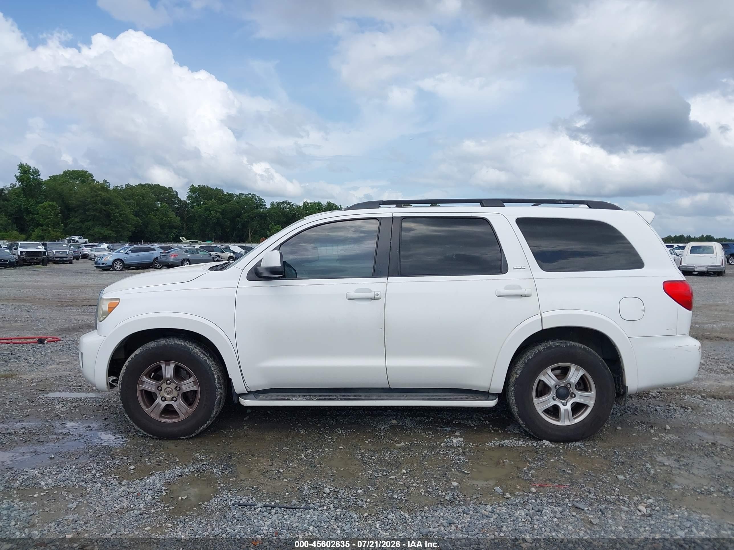 2010 Toyota Sequoia Sr5 4.6l V8 White vin: 5TDZM5G15AS001361