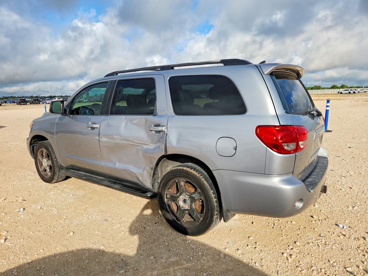 2011 Toyota Sequoia Sr5 Серебряный vin: 5TDZM5G17BS003159