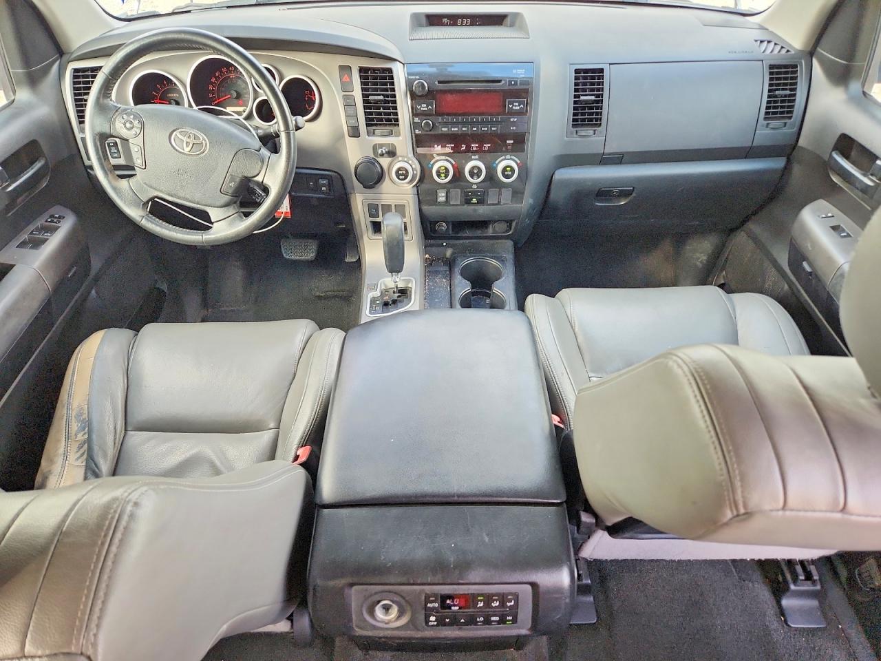 2011 Toyota Sequoia Sr5 Серебряный vin: 5TDZM5G17BS003159