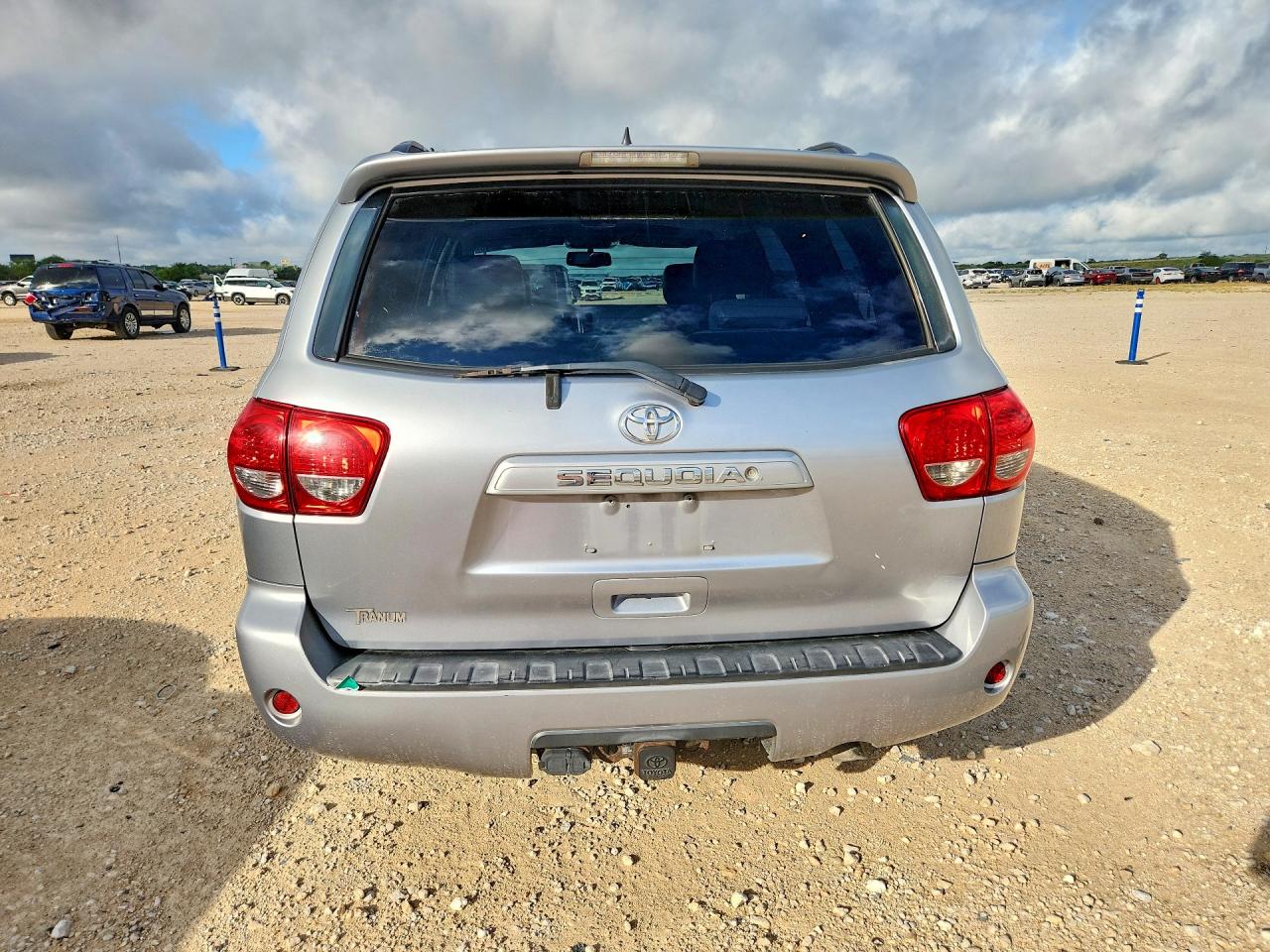 2011 Toyota Sequoia Sr5 Серебряный vin: 5TDZM5G17BS003159