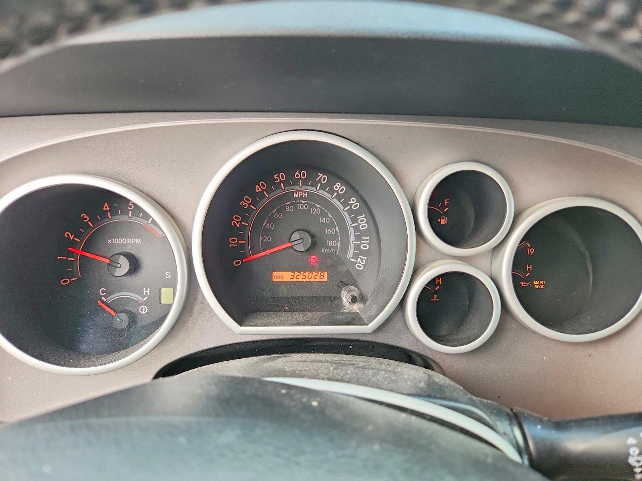 2011 Toyota Sequoia Sr5 Серебряный vin: 5TDZM5G17BS003159