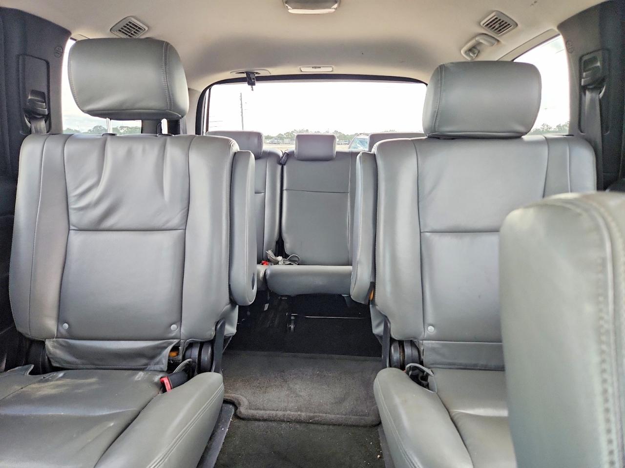 2011 Toyota Sequoia Sr5 Серебряный vin: 5TDZM5G17BS003159