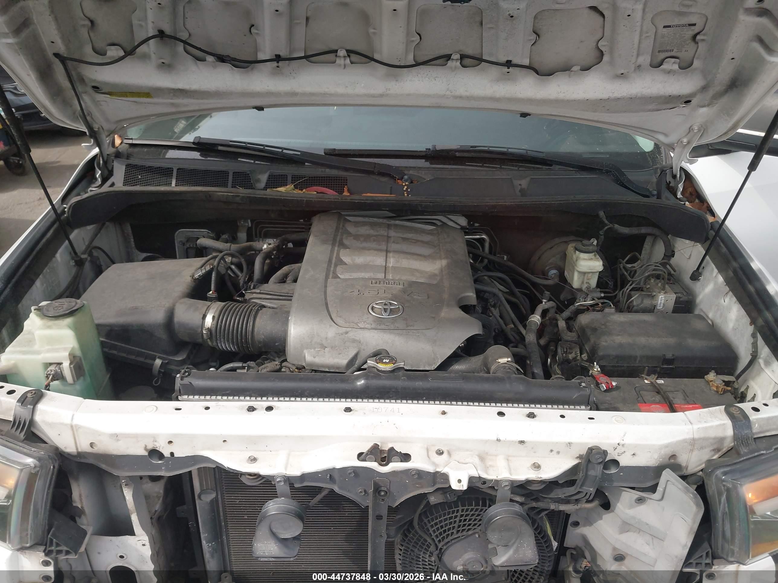 2010 Toyota Sequoia Sr5 4.6l V8 White vin: 5TDZM5G19AS002321