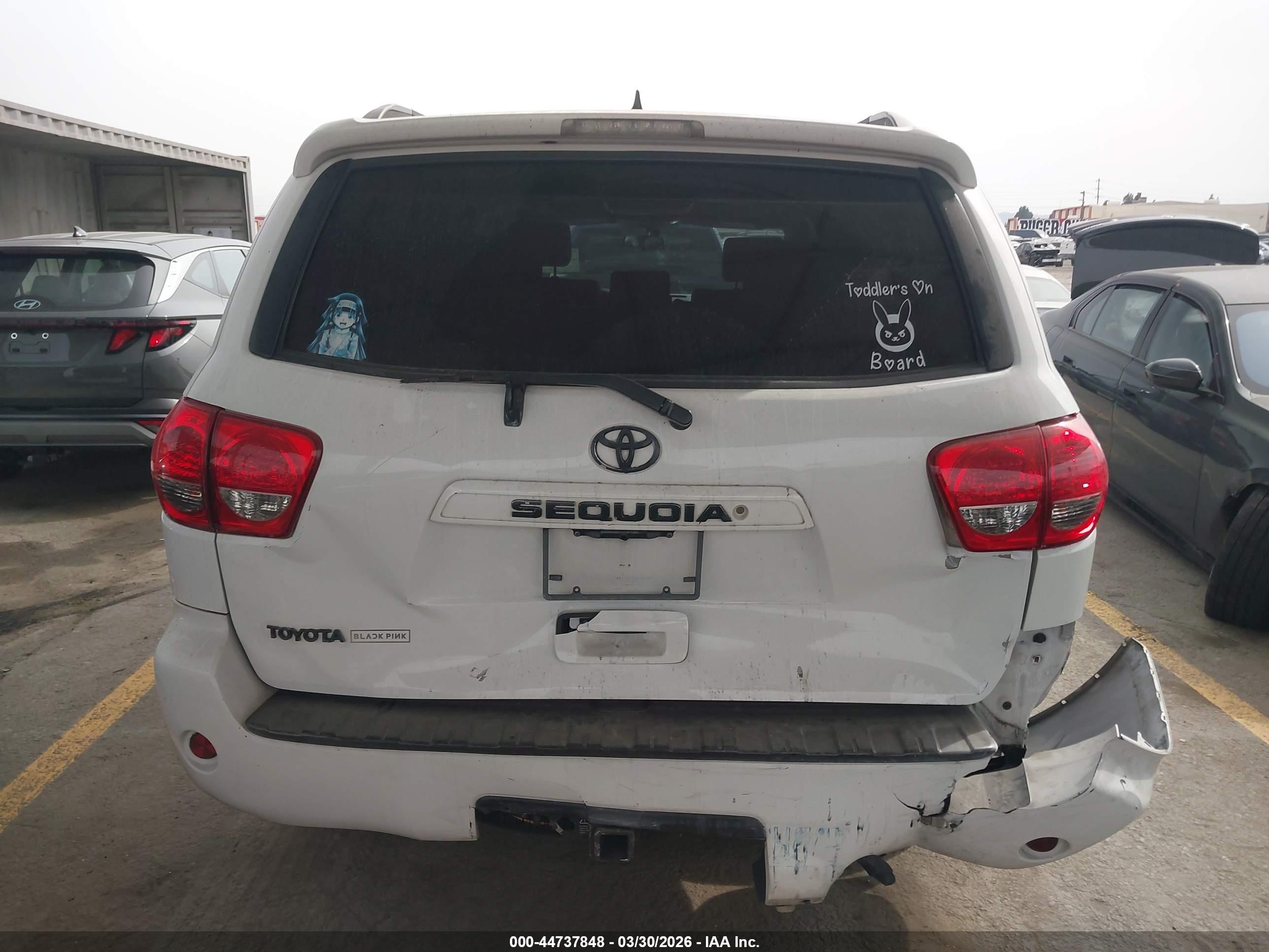 2010 Toyota Sequoia Sr5 4.6l V8 White vin: 5TDZM5G19AS002321